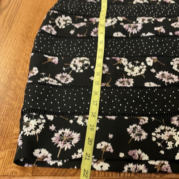 NWOT White house Black market straight black with floral and polkadots stations - Picture 9 of 10